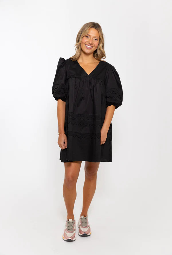 Poplin V-Neck Scallop Puff Dress | Black