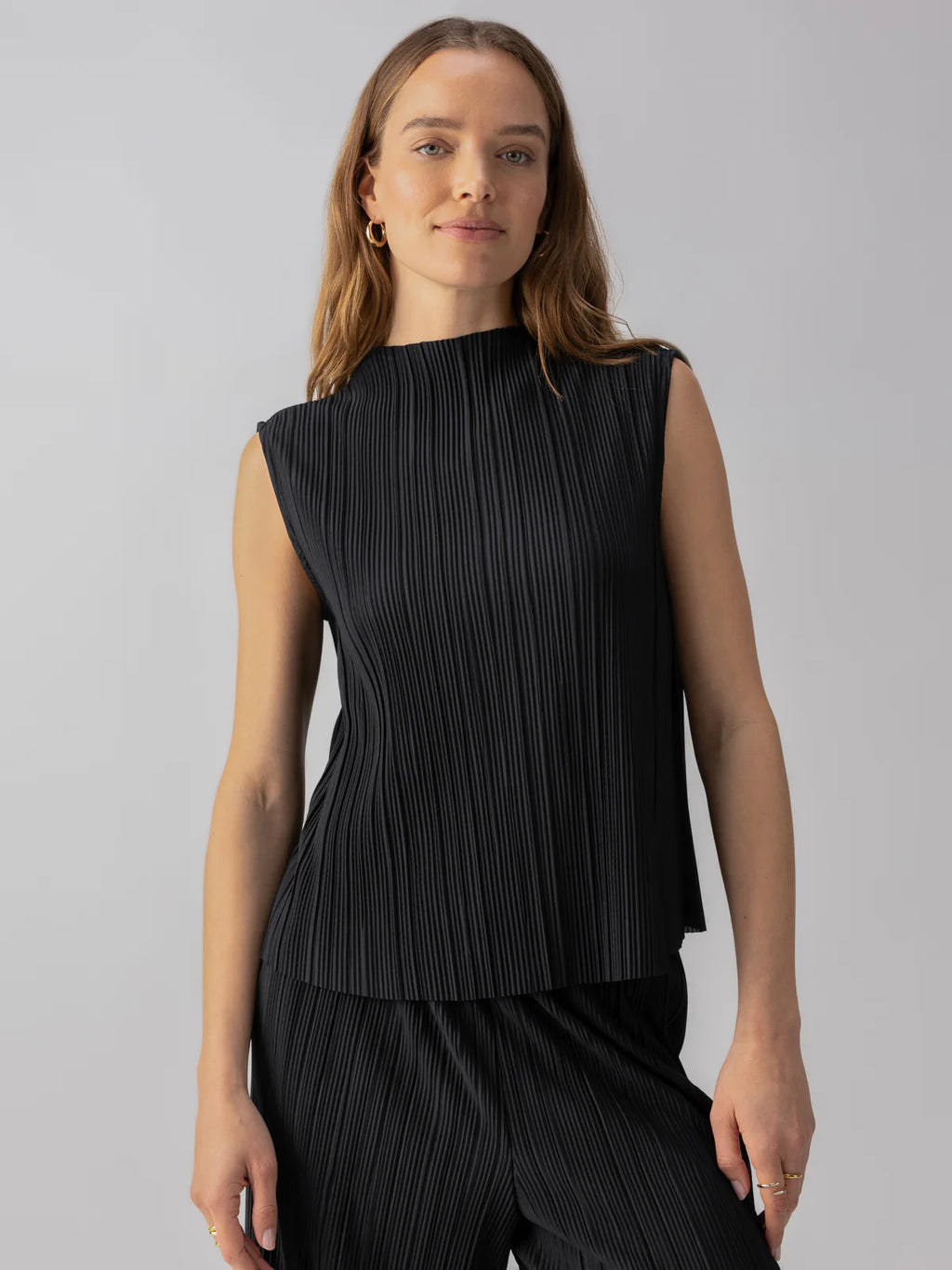 Plisse Mock Neck Top | Black